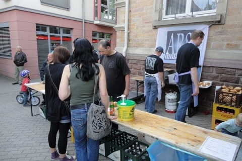 Maibaumstellen-30.04.2011-001