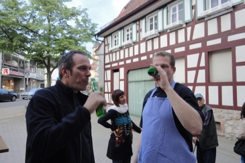 Maibaumstellen-30.04.2011-038